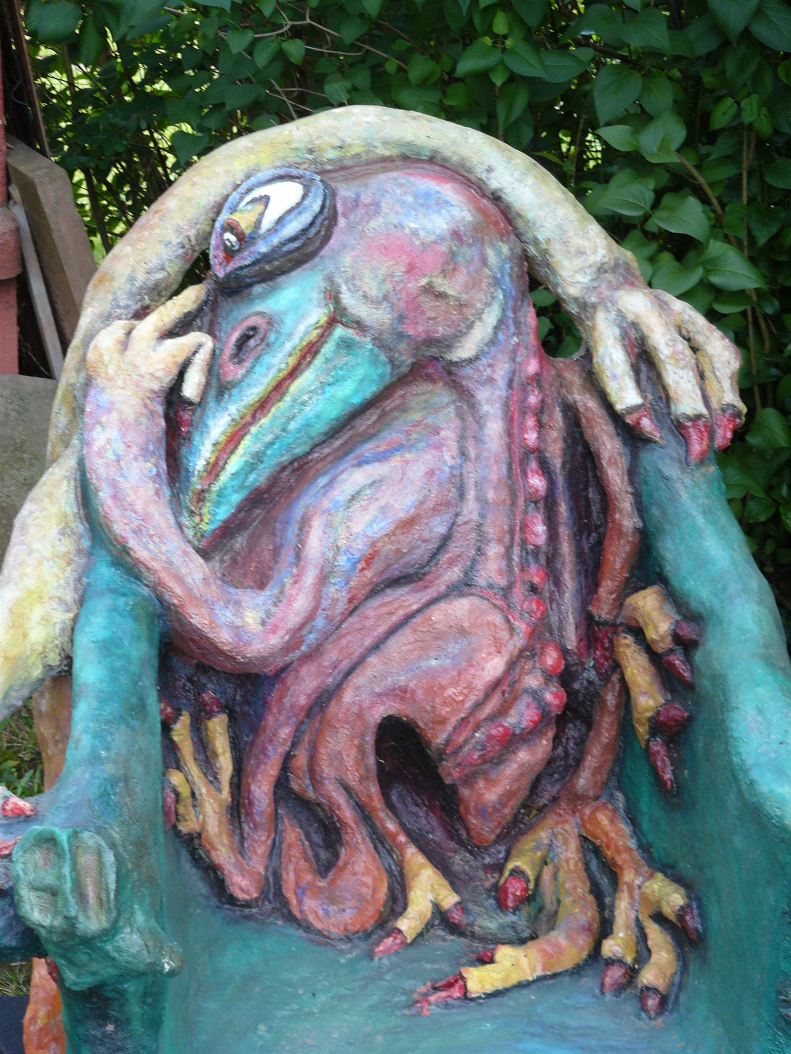 Surreale Skulptur 'Mutter' von Karin Günther