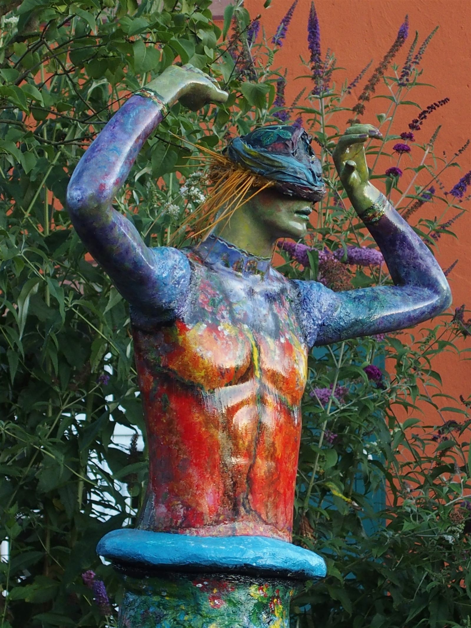 Skulptur 'Transvestit' von Karin Günther