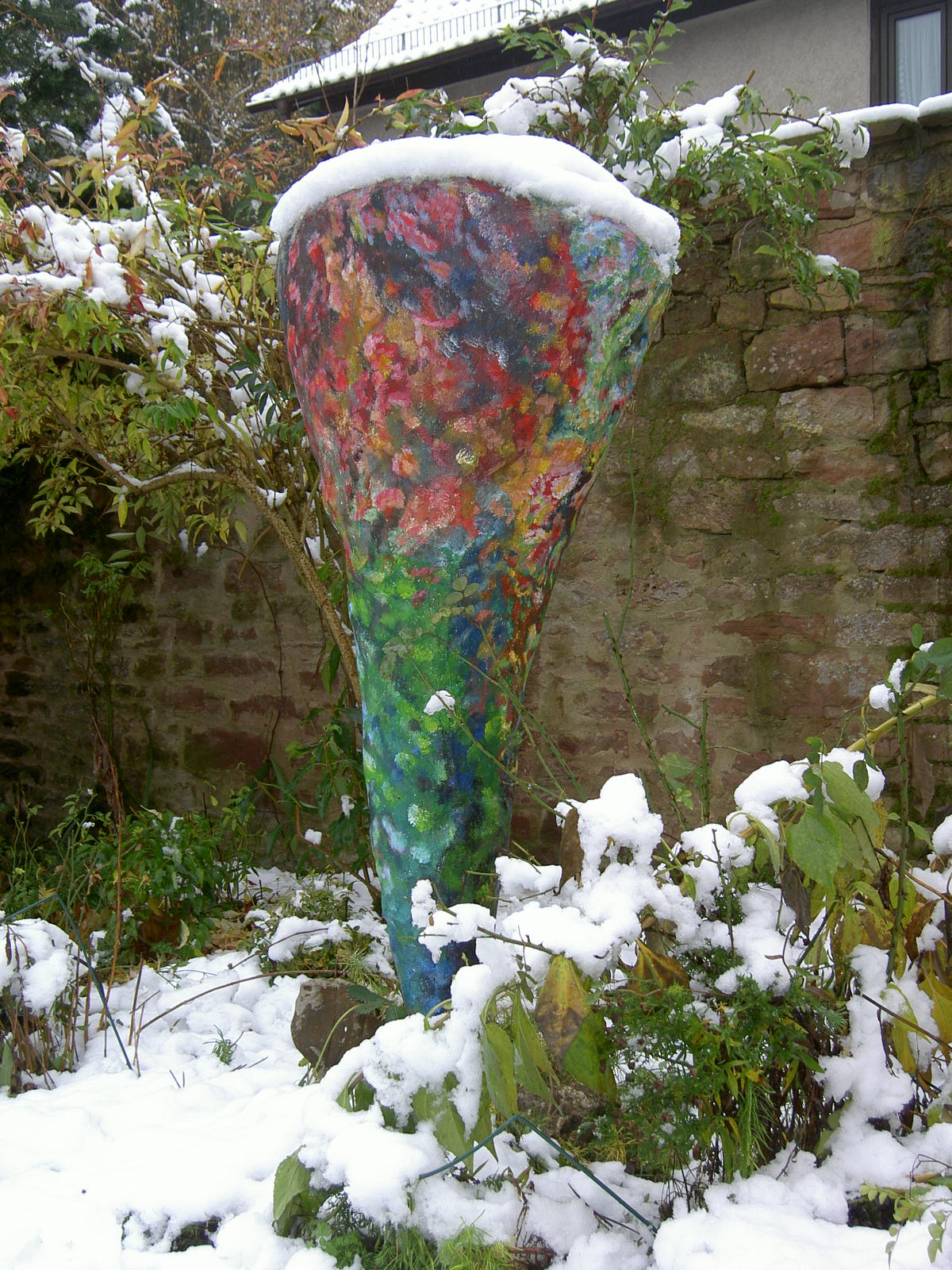 Skulptur: Füllhorn im Winter
